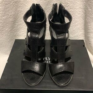 Simply Vera Black Dragon Heels